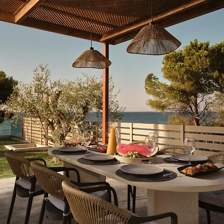 Nomia Villa, With Pool, Gym & Walk To The Beach, By Thinkvilla * アリカナス
