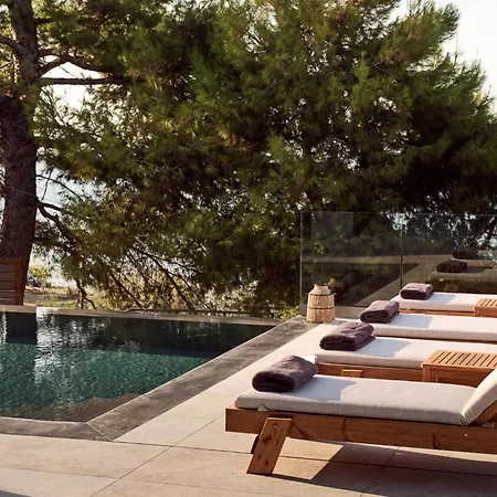 Nomia Villa, With Pool, Gym & Walk To The Beach, By Thinkvilla 别墅 *