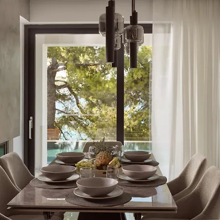 Nomia Villa, With Pool, Gym & Walk To The Beach, By Thinkvilla