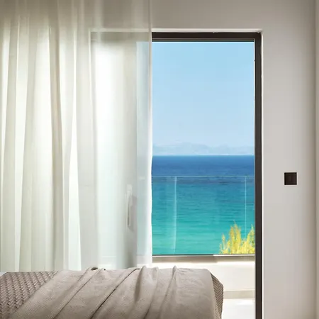 Nomia Villa, With Pool, Gym & Walk To The Beach, By Thinkvilla 别墅