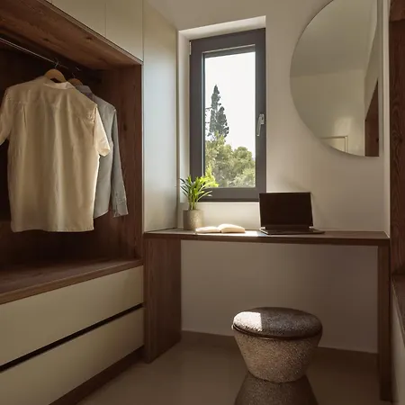 别墅 Nomia Villa, With Pool, Gym & Walk To The Beach, By Thinkvilla *