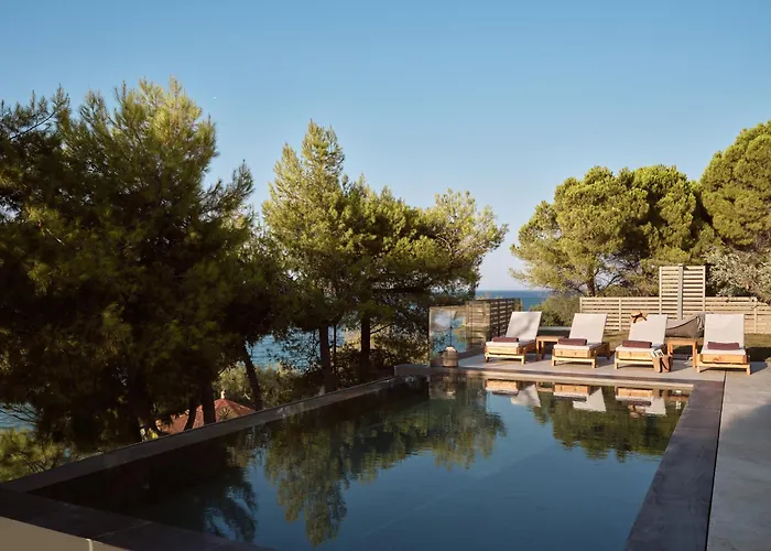 Nomia Villa, With Pool, Gym & Walk To The Beach, By Thinkvilla *