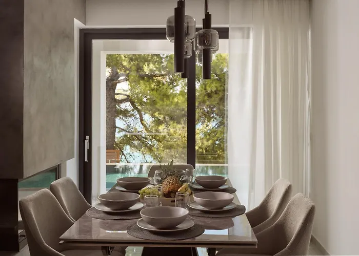 Nomia Villa, With Pool, Gym & Walk To The Beach, By Thinkvilla