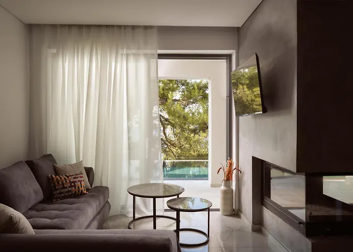 Nomia Villa, With Pool, Gym & Walk To The Beach, By Thinkvilla