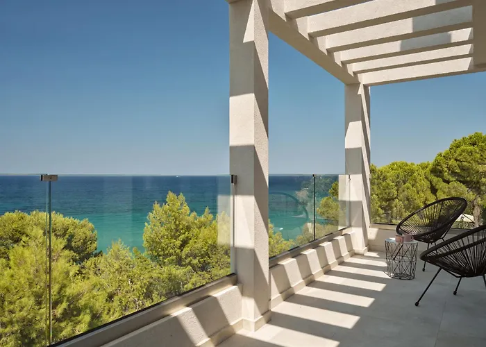 Nomia Villa, With Pool, Gym & Walk To The Beach, By Thinkvilla *