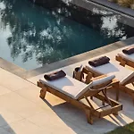Вилла Nomia Villa, With Pool, Gym & Walk To The Beach, By Thinkvilla *