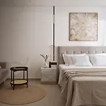 Nomia Villa, With Pool, Gym & Walk To The Beach, By Thinkvilla *