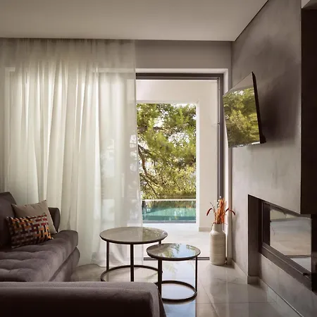 Nomia Villa, With Pool, Gym & Walk To The Beach, By Thinkvilla